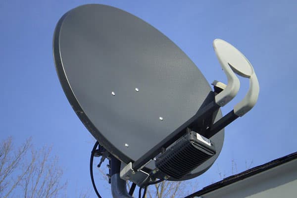 How to decide between satellite antennas